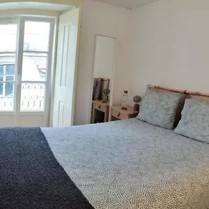  Quarto em Acomodações Particulares Bedroom In Shared House In Chiado - Historic Center Of